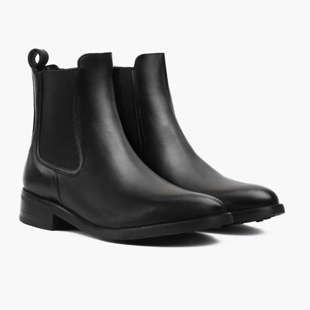 Black Full-Grain leather Boots - グッドイヤーウェルト製法とつま先トウボックスのディテール