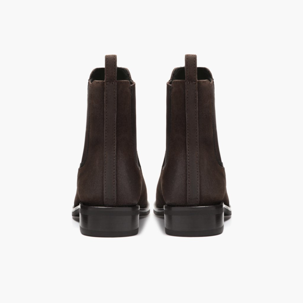 High-Traction Rubber Outsole & Lug Tread Pattern on Duchess ダークブラウン Suede レザーブーツ レディース