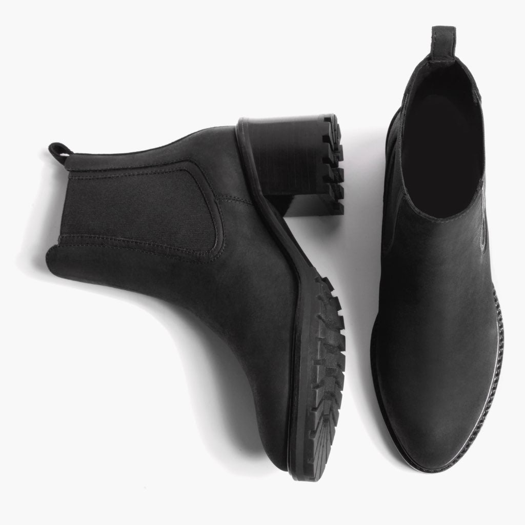 High-Traction Rubber Outsole & Lug Tread Pattern on Knockout マットブラック レザーブーツ レディース
