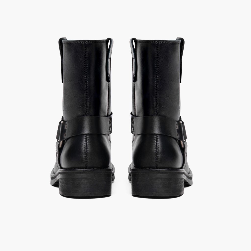 High-Traction Rubber Outsole & Lug Tread Pattern on Outlaw ブラック レザーブーツ レディース