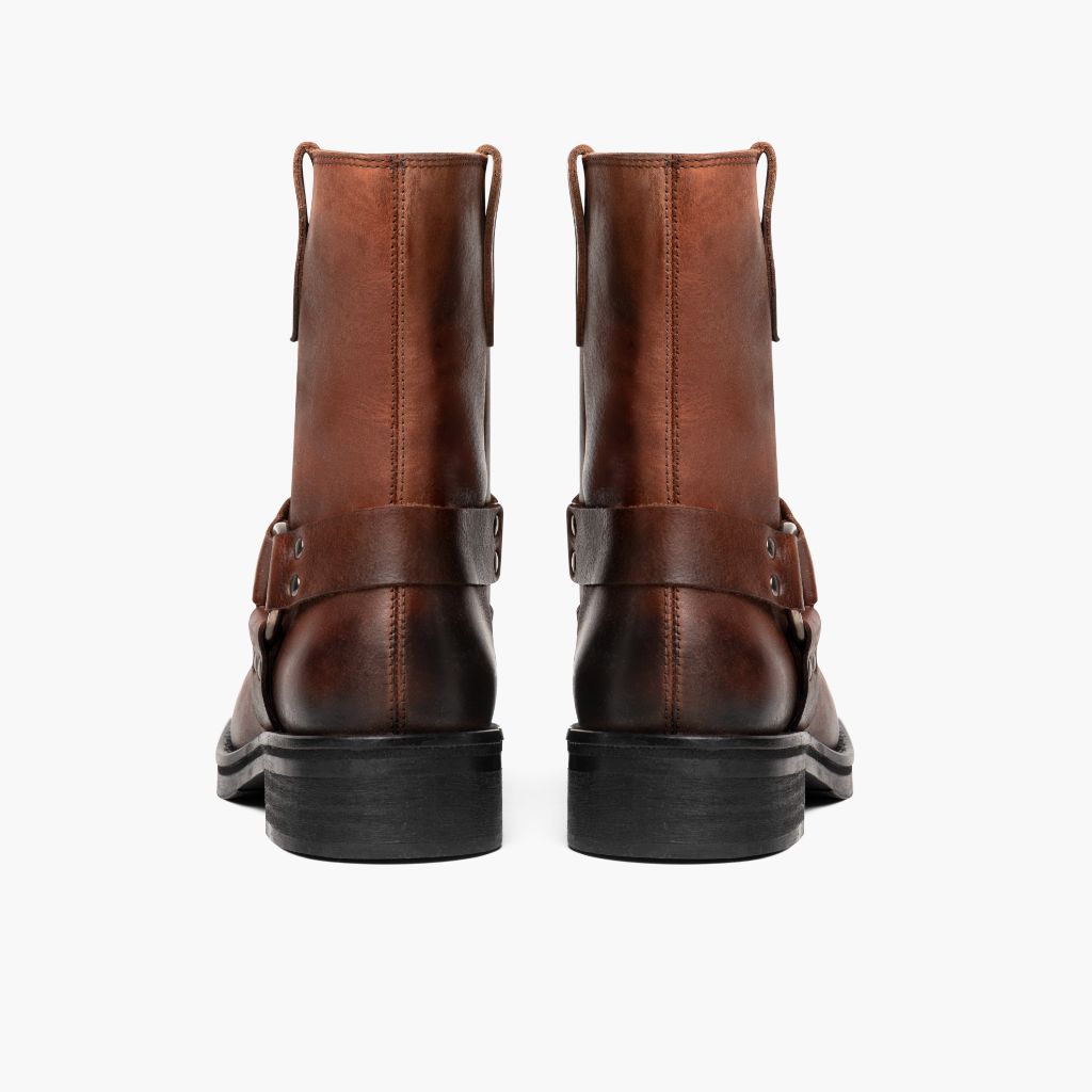 High-Traction Rubber Outsole & Lug Tread Pattern on Outlaw Rust ブラウン レザーブーツ レディース