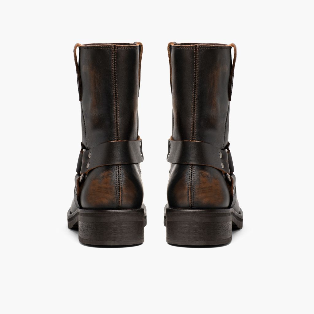 High-Traction Rubber Outsole & Lug Tread Pattern on Outlaw ヴィンテージブラウン レザーブーツ レディース
