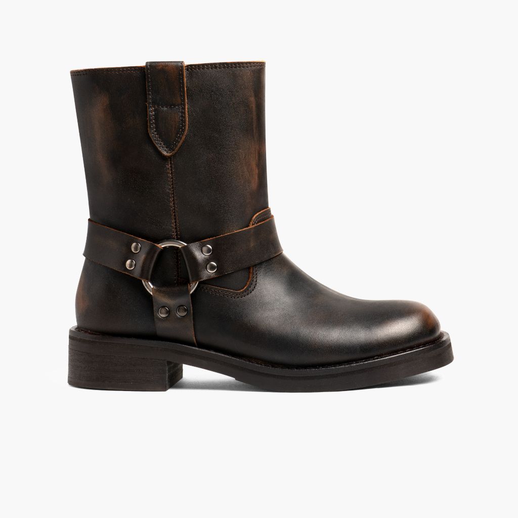 Outlaw ヴィンテージブラウン レザーブーツ レディース in Vintage Brown Full-Grain Leather - 側面ビュー | 公式オンライン通販