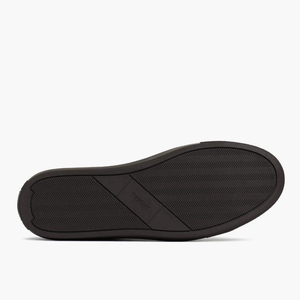 High-Traction Rubber Outsole & Lug Tread Pattern on Premier Low Top タバコブラウン レザースニーカー レディース