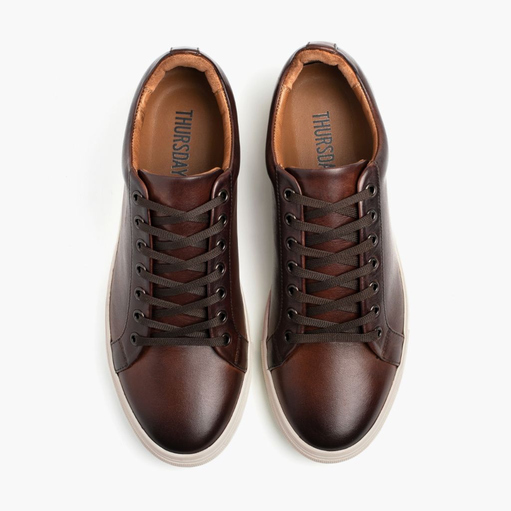 Premier Low Top Coffee レザースニーカー メンズ For Men - 補強ヒールカウンターと高精度2本針ステッチのディテール