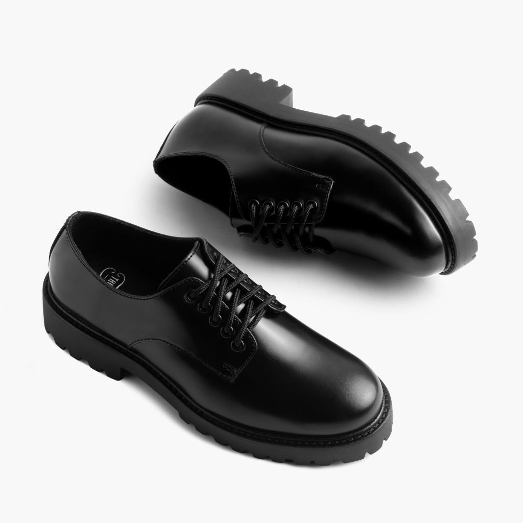 High-Traction Rubber Outsole & Lug Tread Pattern on Renegade ブラック レザースニーカー レディース