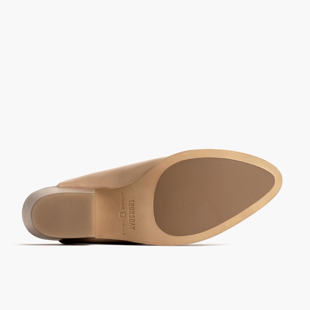 High-Traction Rubber Outsole & Lug Tread Pattern on Breeze Milk Coffee レザーブーツ レディース