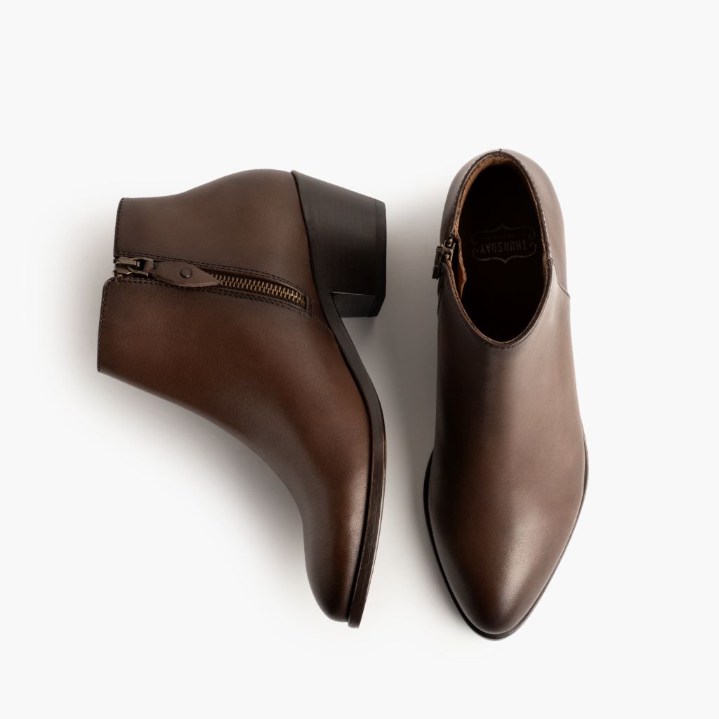 High-Traction Rubber Outsole & Lug Tread Pattern on Downtown Amaretto レザーブーツ レディース