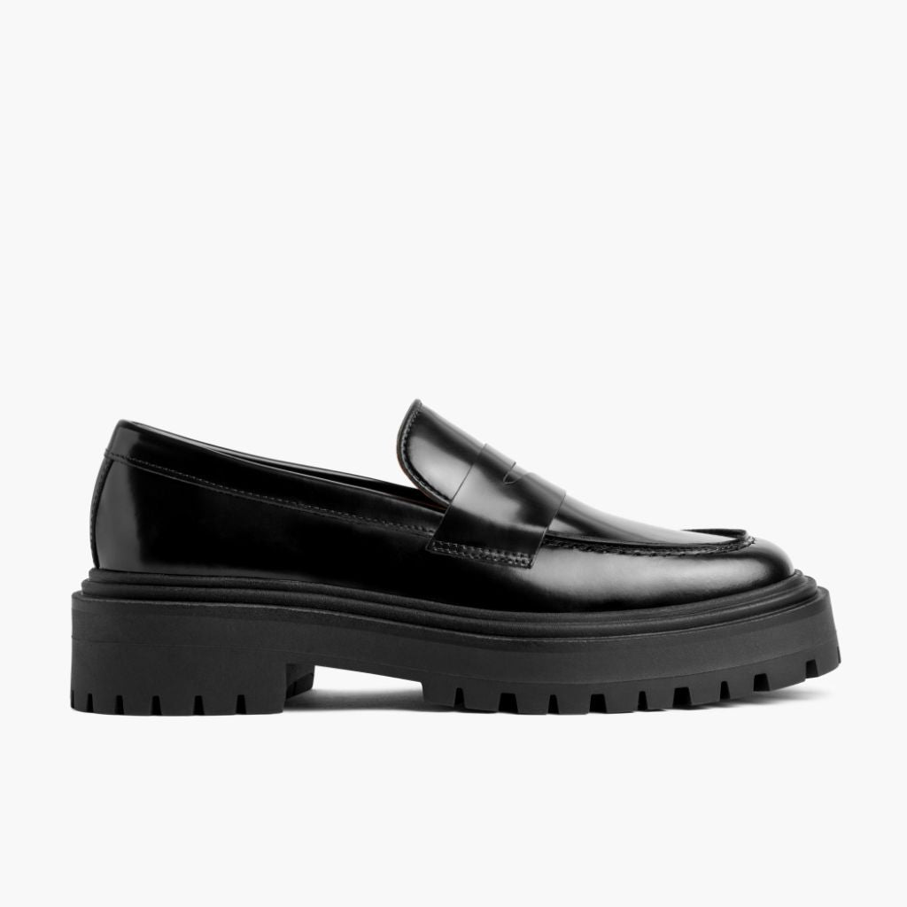 Black Full-Grain leather Loafers - グッドイヤーウェルト製法とつま先トウボックスのディテール