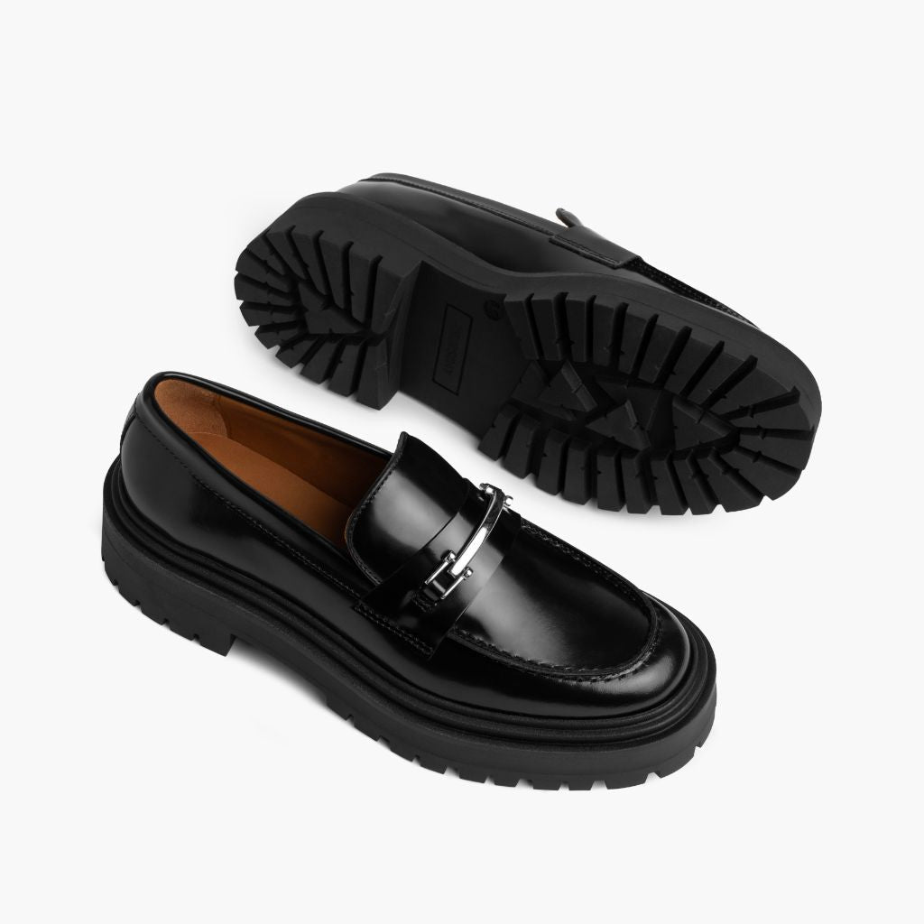 High-Traction Rubber Outsole & Lug Tread Pattern on Penny Platform ブラック & Silver レザーローファー レディース