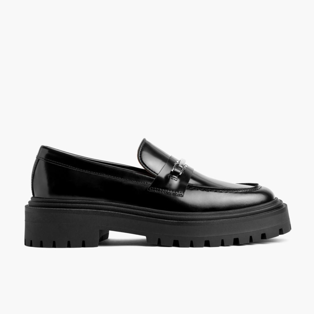 Black Full-Grain leather Loafers - グッドイヤーウェルト製法とつま先トウボックスのディテール