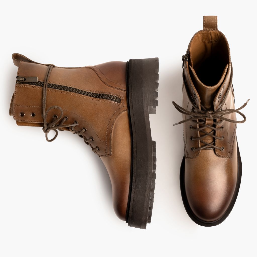 High-Traction Rubber Outsole & Lug Tread Pattern on Quest Natural レザーブーツ レディース