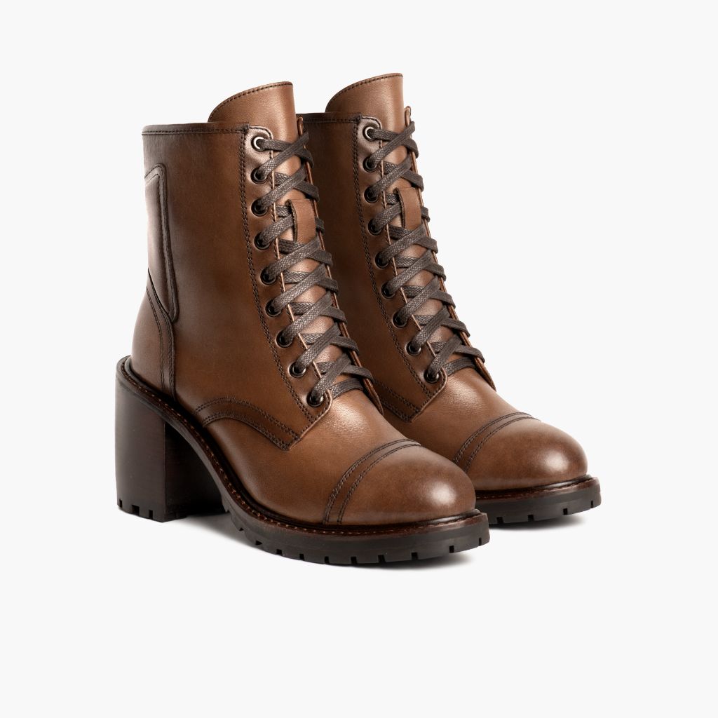 Classic Full-Grain leather Boots - グッドイヤーウェルト製法とつま先トウボックスのディテール