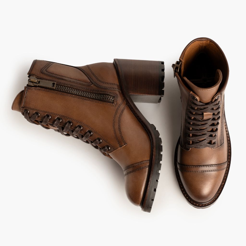 High-Traction Rubber Outsole & Lug Tread Pattern on Rebel アンバーウィート レザーブーツ レディース