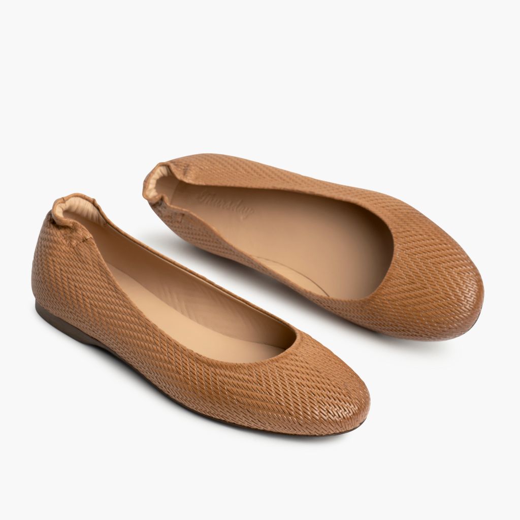 High-Traction Rubber Outsole & Lug Tread Pattern on Scrunch タン Embossed レザーブーツ レディース