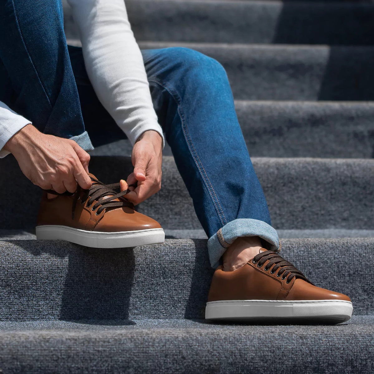 High-Traction Rubber Outsole & Lug Tread Pattern on Murphy Low Top タン レザースニーカー メンズ