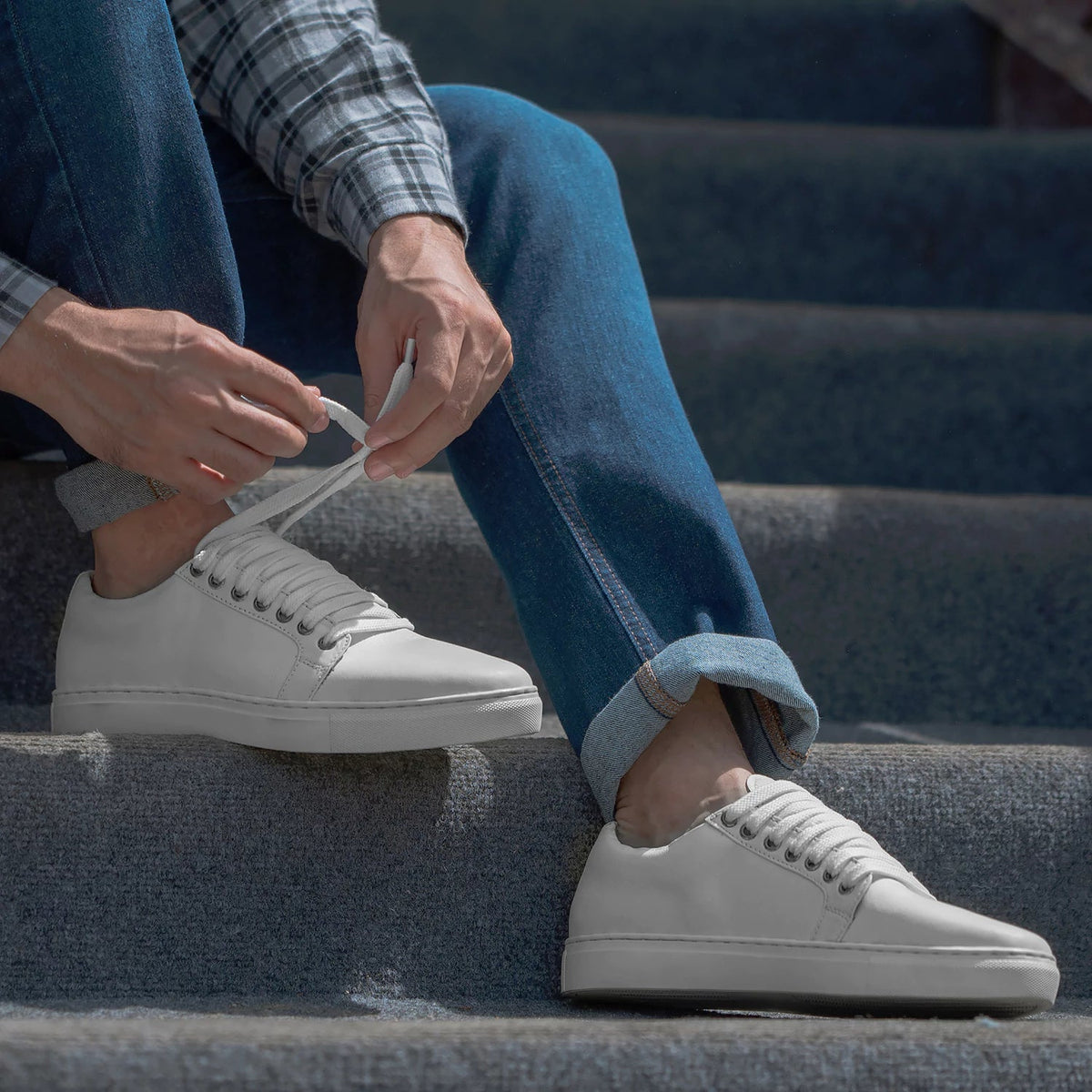 High-Traction Rubber Outsole & Lug Tread Pattern on Murphy Low Top ホワイト レザースニーカー メンズ