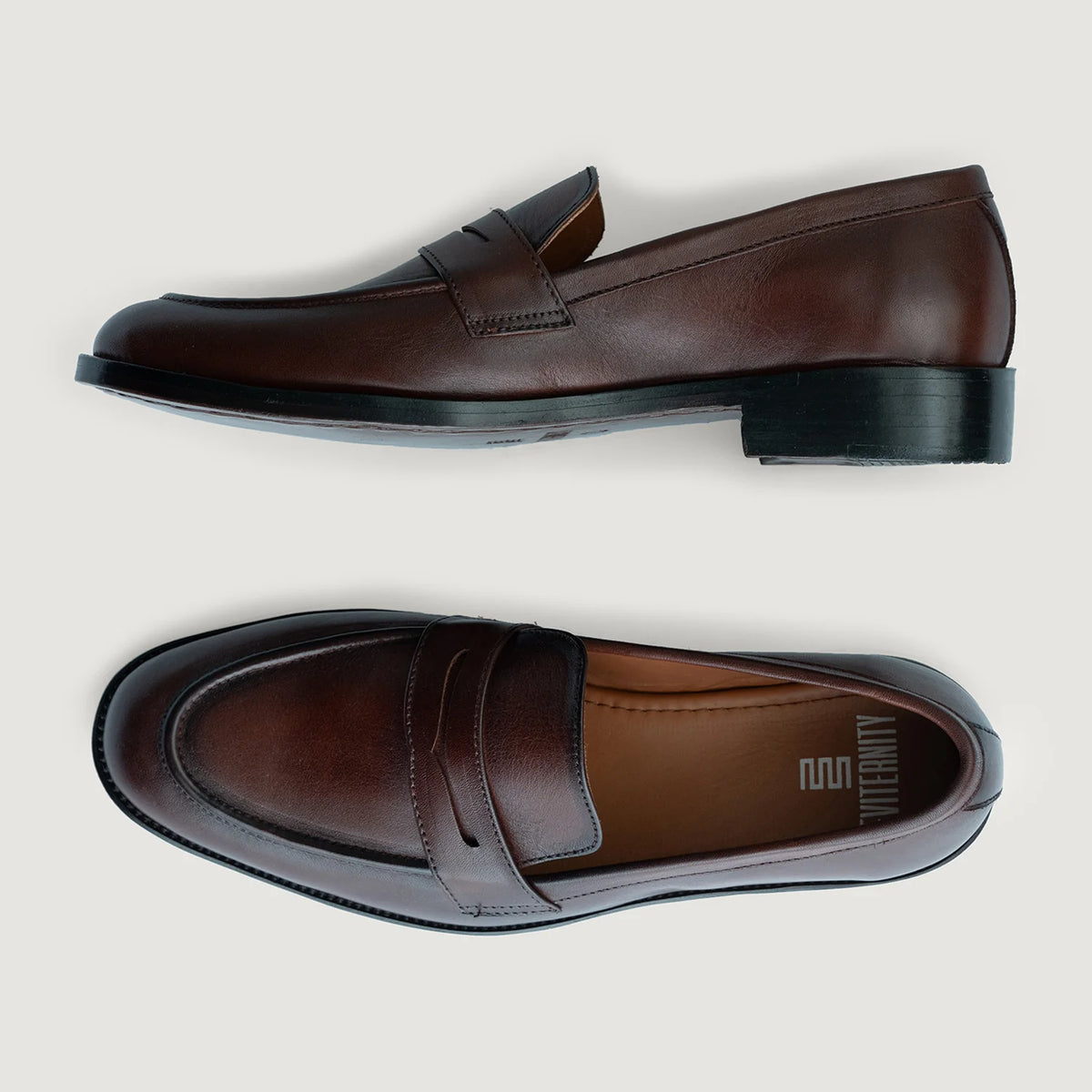Baxton Burnished ブラウン レザーローファー メンズ For Men - 補強ヒールカウンターと高精度2本針ステッチのディテール
