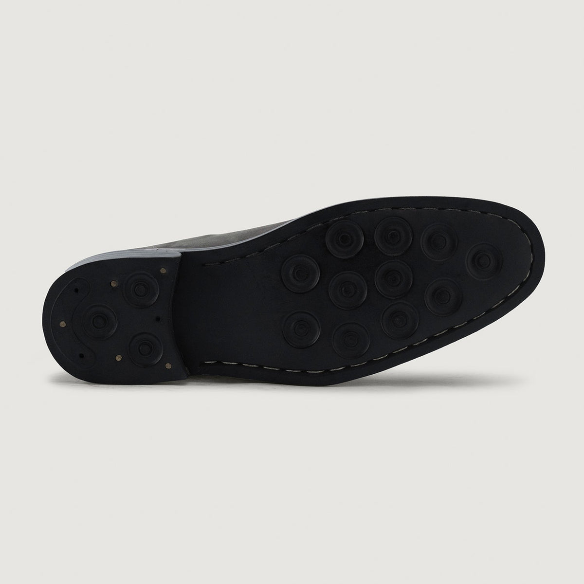 Clarkson Chelsea グレー Nubuck レザーブーツ - StudGuard メンズ - 補強ヒールカウンターと高精度2本針ステッチのディテール