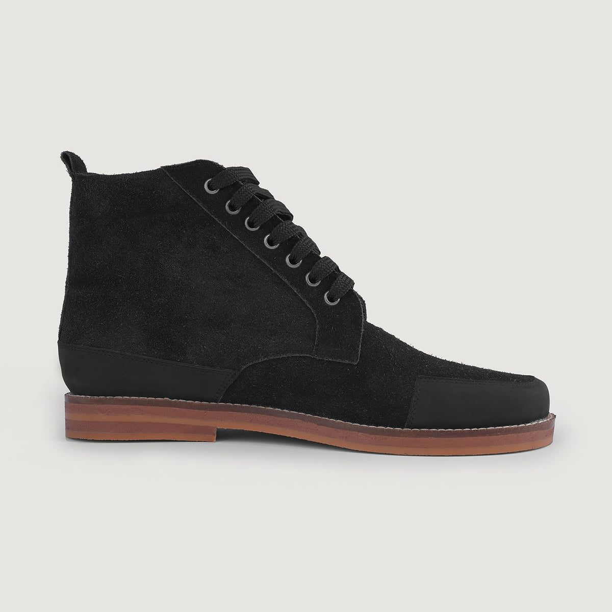 Distressed Black Goatskin Suede Leather Boots - グッドイヤーウェルト製法とつま先トウボックスのディテール