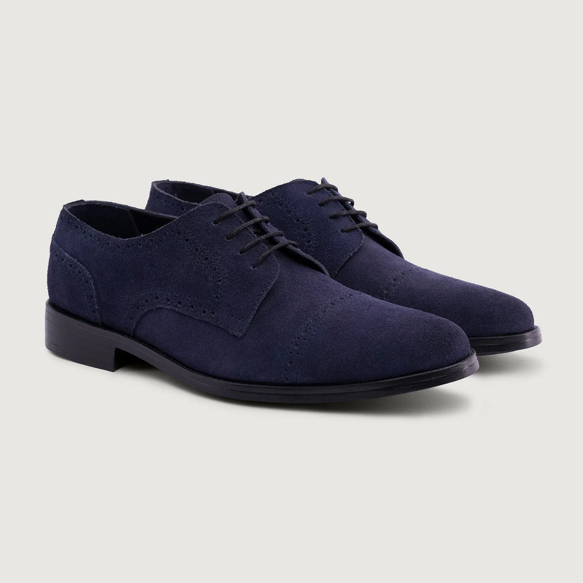 Dirk Brogues Derby ブルー Suede レザーシューズ - StudGuard メンズ in Blue Goatskin Suede - 側面ビュー | 公式オンライン通販