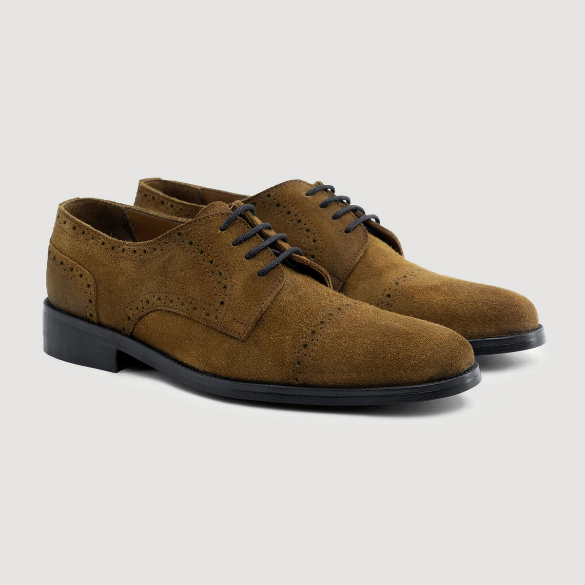 Dirk Brogues Derby Brown Suede Leather Shoes StudGuard For Men in Brown Goatskin Suede - 側面ビュー | 公式オンライン通販