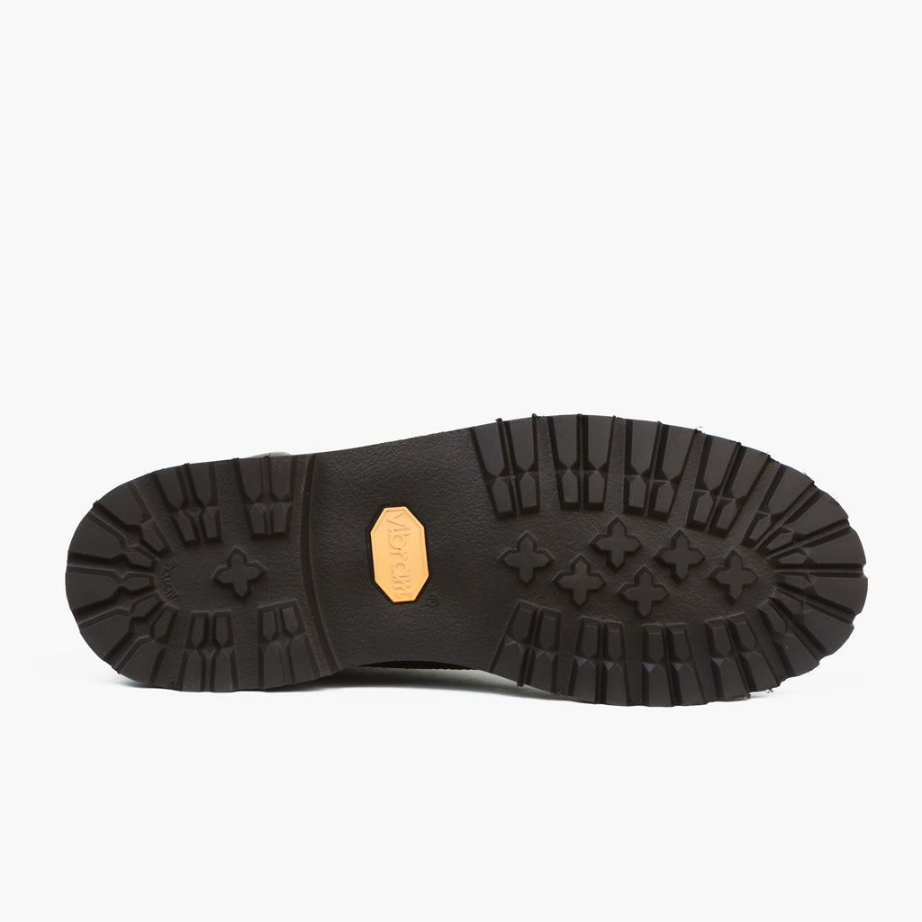 High-Traction Rubber Outsole & Lug Tread Pattern on Explorer ダークオリーブ Suede レザーブーツ メンズ