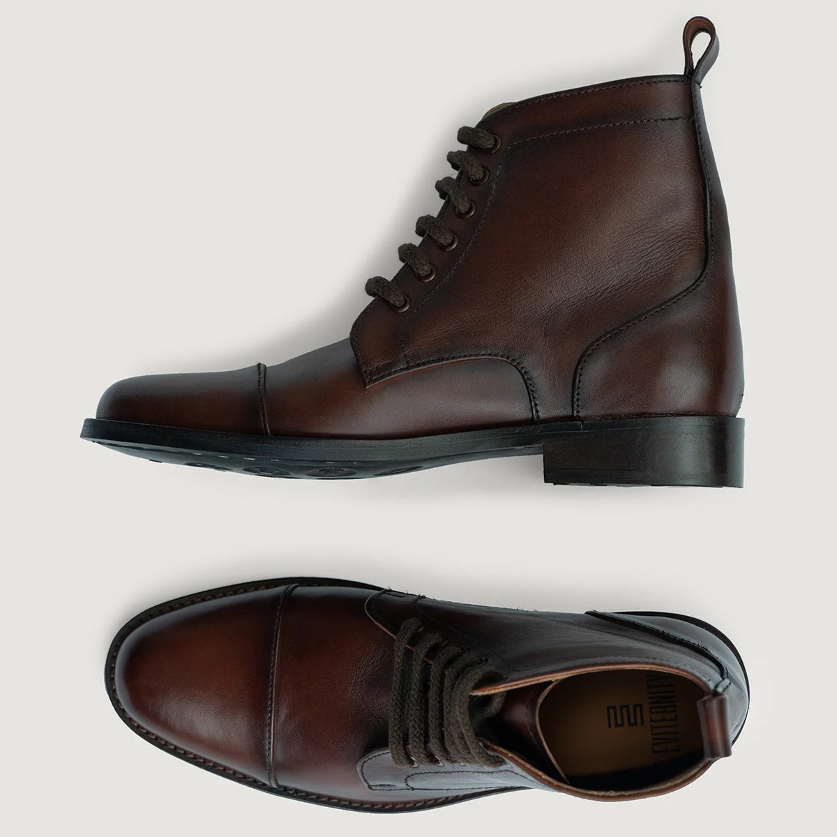 Burnished Brown Full-Grain leather Boots - グッドイヤーウェルト製法とつま先トウボックスのディテール