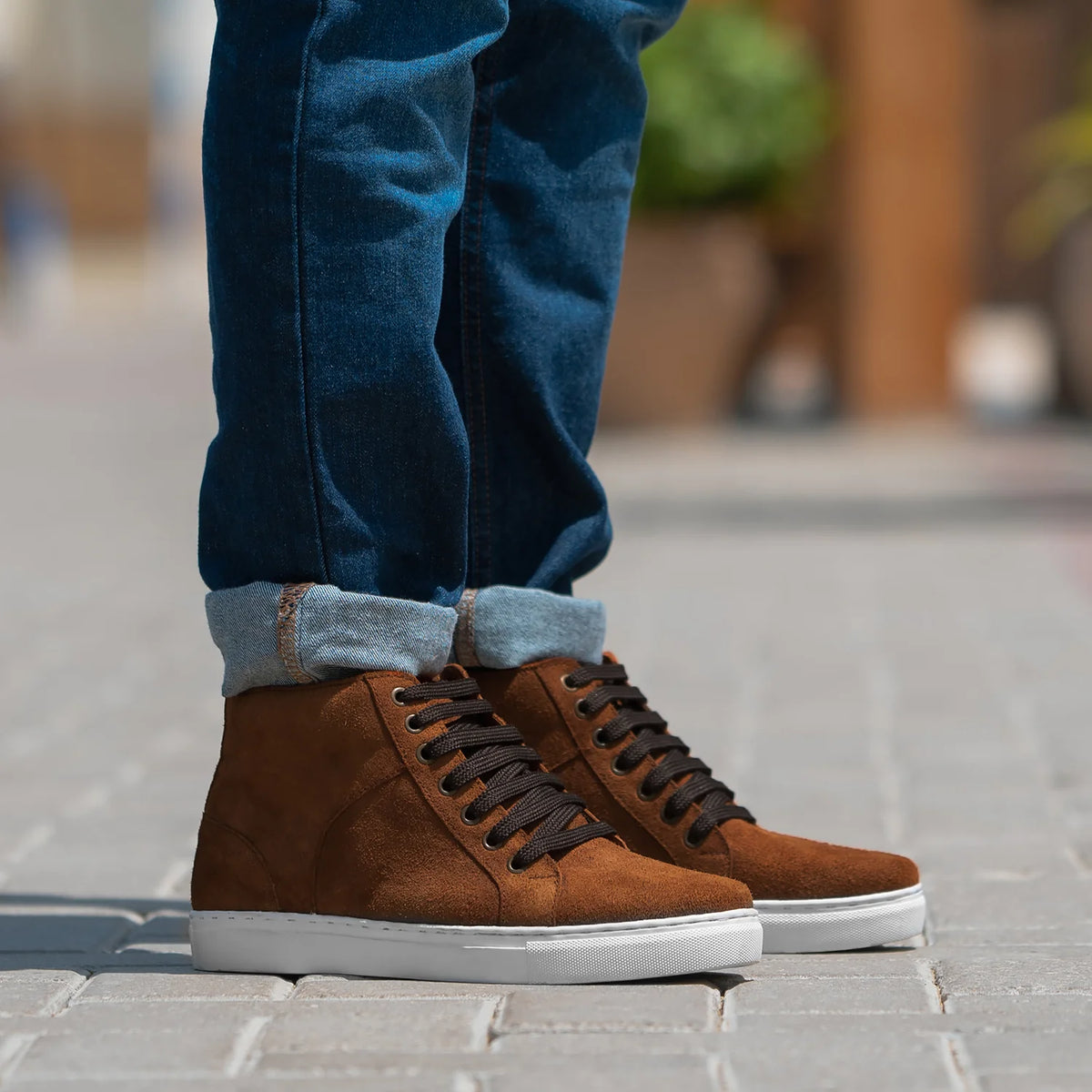 Marty High Top ブラウン Suede スニーカー メンズ in Brown Goatskin Suede - 側面ビュー | 公式オンライン通販