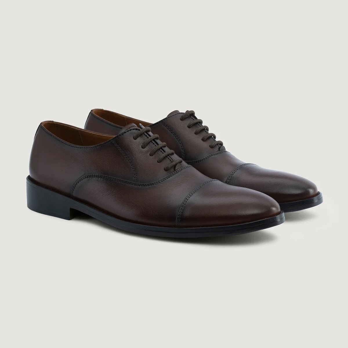 Professor Oxford Burnished ブラウン レザーシューズ メンズ For Men in Burnished Brown Full-Grain Leather - 側面ビュー | 公式オンライン通販