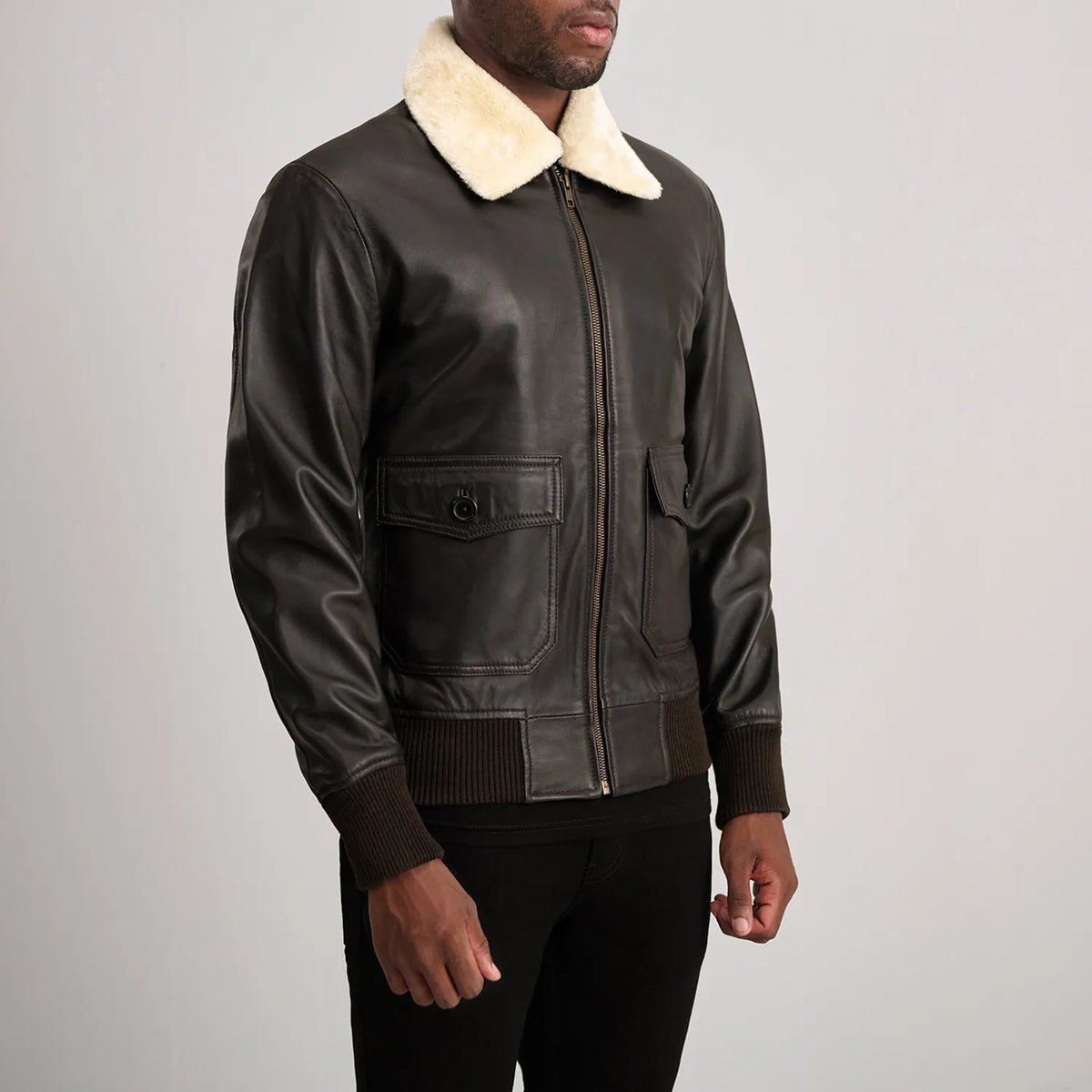 
Brown Sheepskin Leather Bomber Jacket - 美しい肩のラインと裾の仕立てが際立つ背面ビュー