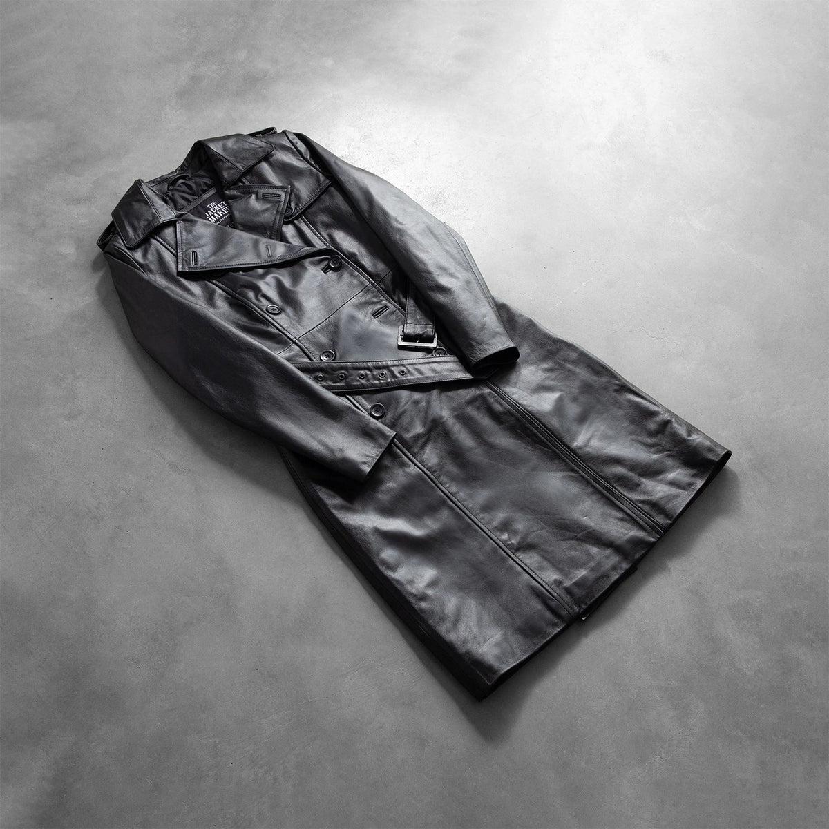 
着用イメージ： Alice Black Double Breasted Leather Coat モデル着用（自然光でのドレープ感）