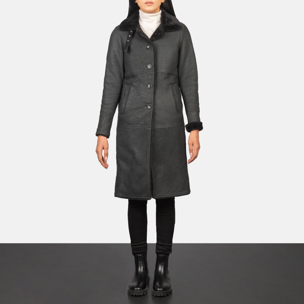 Women's Alina Shearling ブラック レザーコート レディース - Lateral Side Profile View Showing Sleeve Cut &amp; Athletic Taper Fit