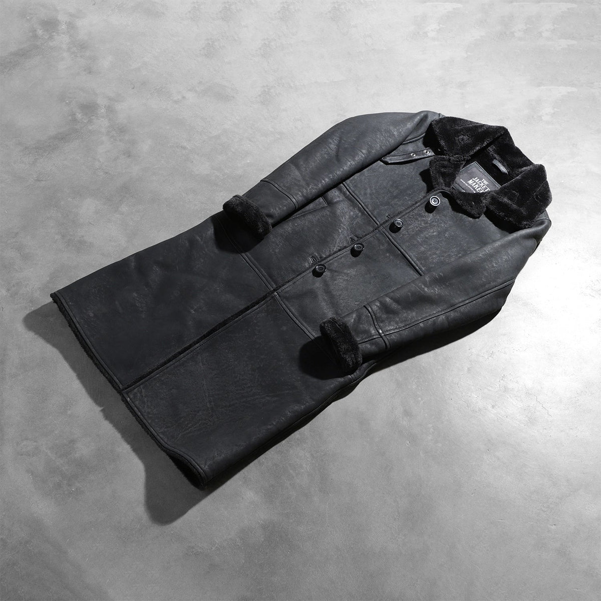 Styled Fit Perspective of Women's Alina Shearling ブラック レザーコート レディース on Model - Natural Daylight Drape