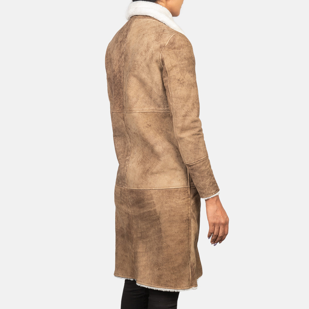 
クローズアップ詳細 of Buckled Collar & Button Hardware on Alina Shearling ブラウン レザーコート レディース