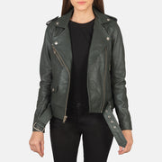 
Alison グリーン レザーライダースジャケット レディース in Green Sheepskin Leather - 正面スタイル＆テーラードシルエット | 公式オンライン通販