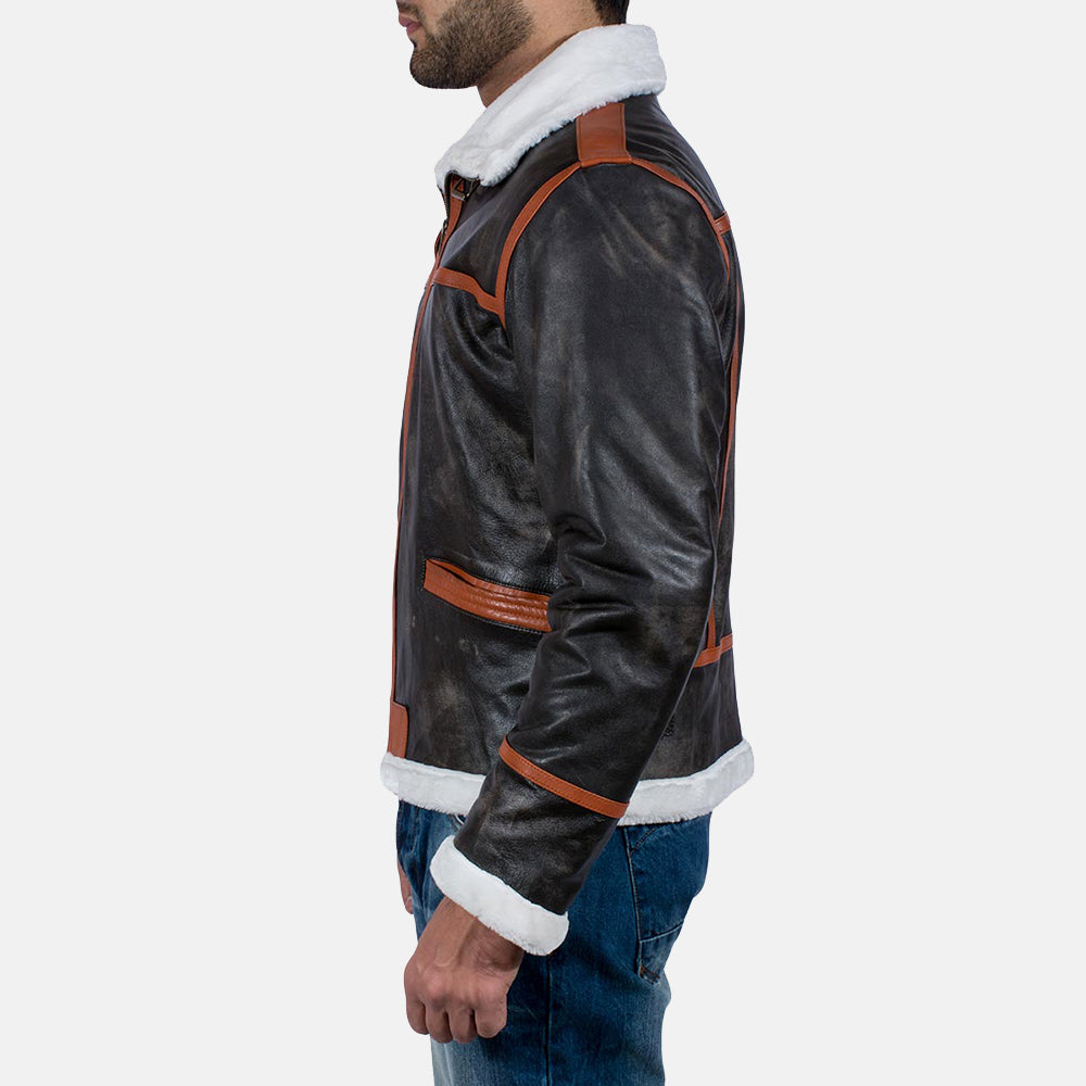 Close-Up Detail of High neck with Belt &amp; Zipper Hardware on Men's Alpine ブラウン Fur レザージャケット メンズ