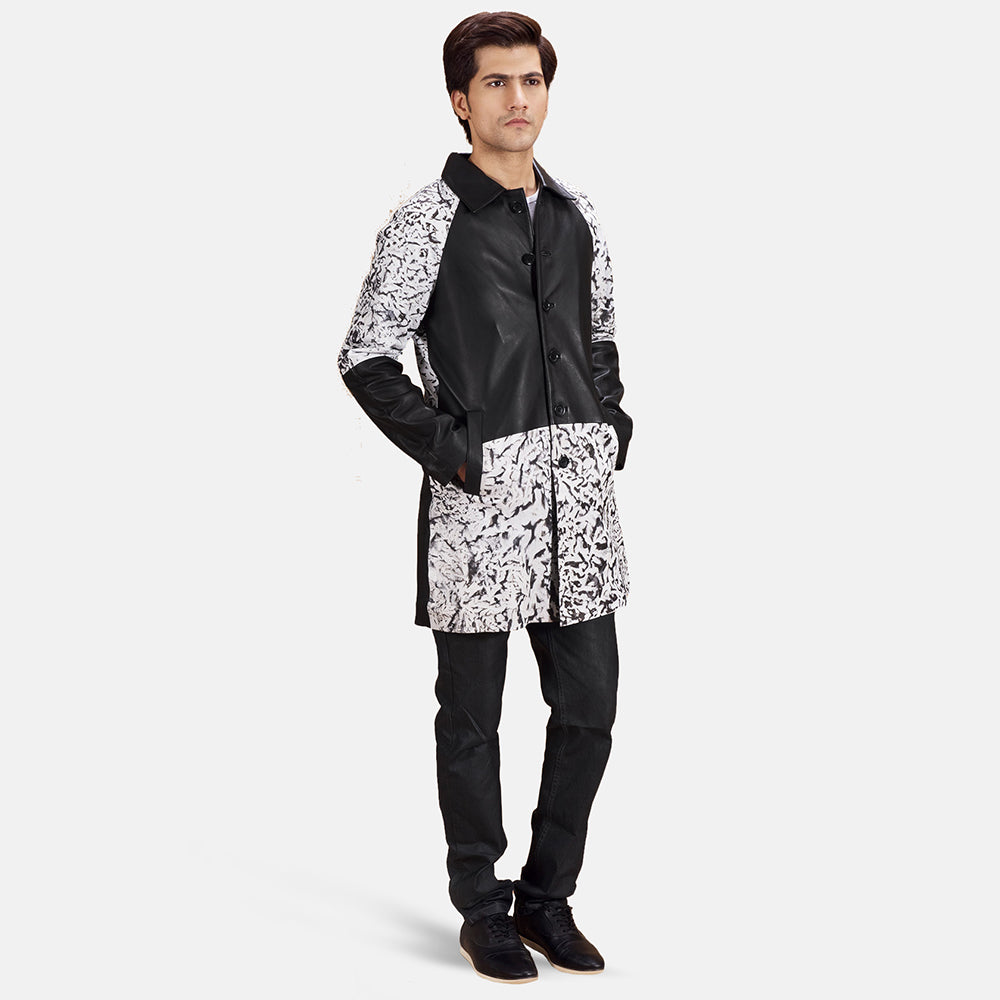 Men's Artistry ブラック Dye レザーコート メンズ - Lateral Side Profile View Showing Sleeve Cut &amp; Athletic Taper Fit