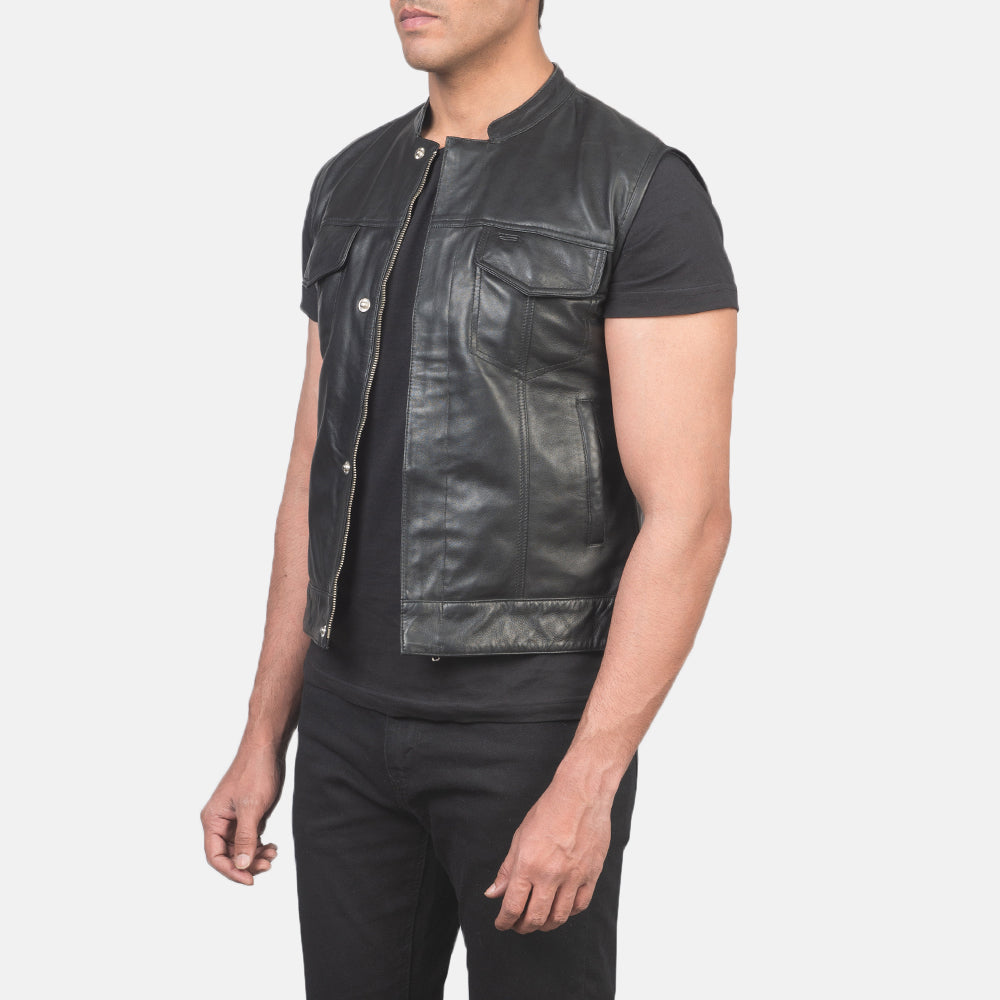 
Black Sheepskin Leather Biker Jacket - 美しい肩のラインと裾の仕立てが際立つ背面ビュー