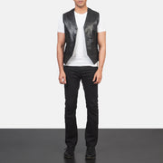 Men's Auden ブラック レザーベスト メンズ - Lateral Side Profile View Showing Sleeve Cut &amp; Athletic Taper Fit