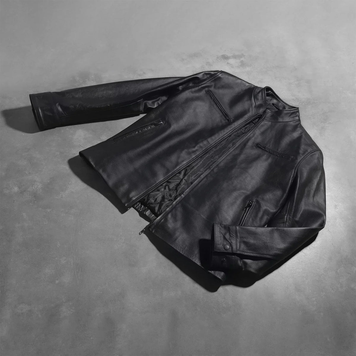 Button &amp; Hem Craftsmanship Construction Detail on Austere Matte ブラック レザーライダースジャケット メンズ