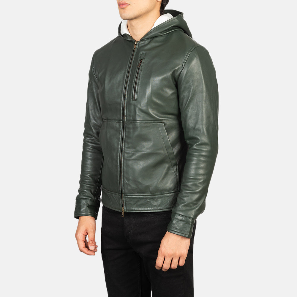 
着用イメージ： Baston Black Hooded Leather Bomber Jacket モデル着用（自然光でのドレープ感）