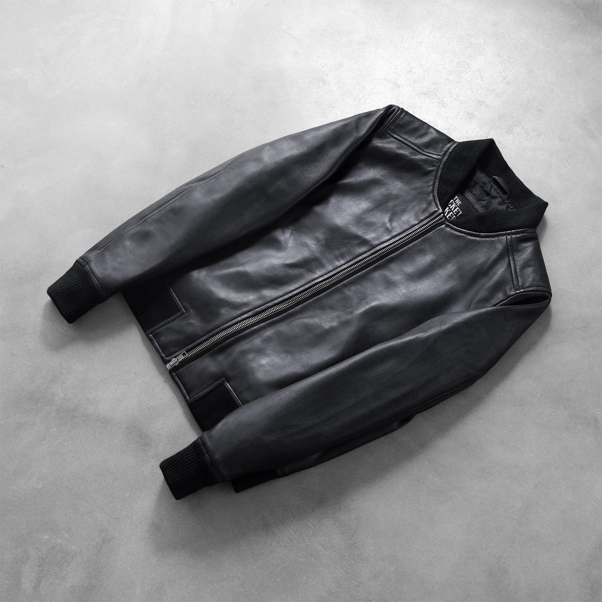 Rib Knit &amp; Hem Craftsmanship Construction Detail on Women's Bliss ブラック レザーボンバージャケット レディース
