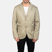 Close-Up Detail of Notch &amp; Button Hardware on Borges Beige レザーテーラードブレザー メンズ