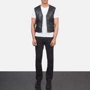 Men's Brandon ブラック レザーベスト メンズ - Lateral Side Profile View Showing Sleeve Cut &amp; Athletic Taper Fit