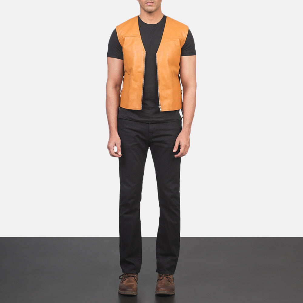 Men's Brandon タン ブラウン レザーベスト メンズ - Lateral Side Profile View Showing Sleeve Cut &amp; Athletic Taper Fit