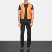Men's Brandon タン ブラウン レザーベスト メンズ - Lateral Side Profile View Showing Sleeve Cut &amp; Athletic Taper Fit