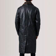 Close-Up Detail of Notch &amp; Button Hardware on Cai ブラック Leather Shearling レザーコート メンズ For Men