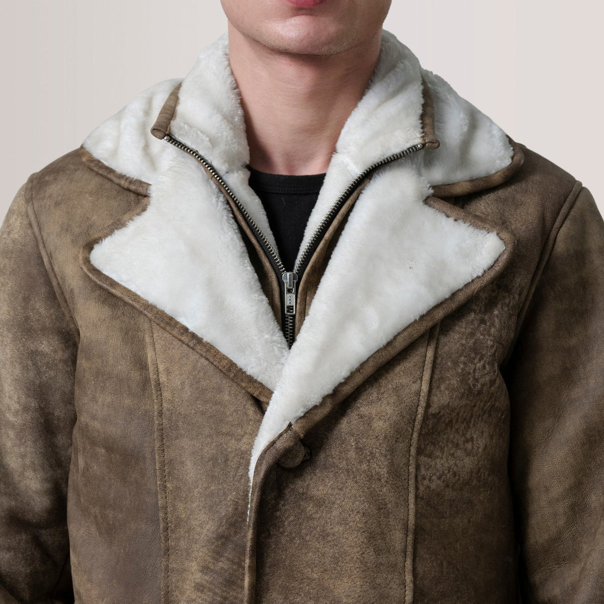 
内側ライニングビュー Showing Fully Faux Fur Lined & 内側ユーティリティポケット2つ