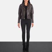 
Carolyn Quilted Vintage Brown Biker Jacket - 袖の立体カッティングと洗練されたテーパードフィットを見せる側面ビュー